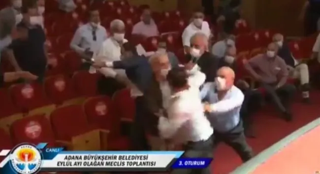 Adana'da "Belediye Meclisi" fena karıştı! MHP’li Belediye Başkanı darbedildi - 4