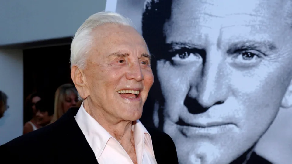 Efsane oyuncu Kirk Douglas 61 milyon dolarlık servetini bağışladı