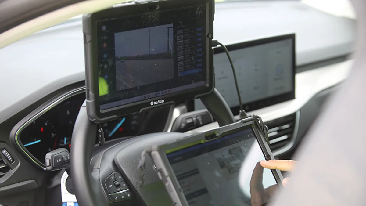 Sürücüler dikkat! Aynı anda 4 şeritte birden radar sistemi