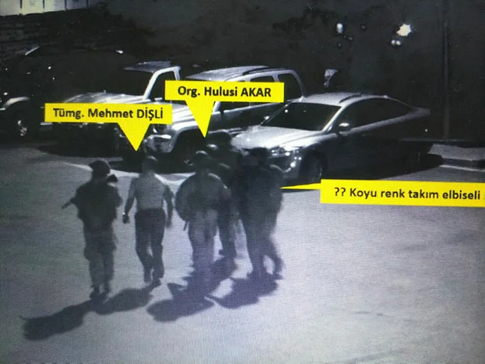 Genelkurmay Başkanı'nın yanındaki sivil kim? - 2