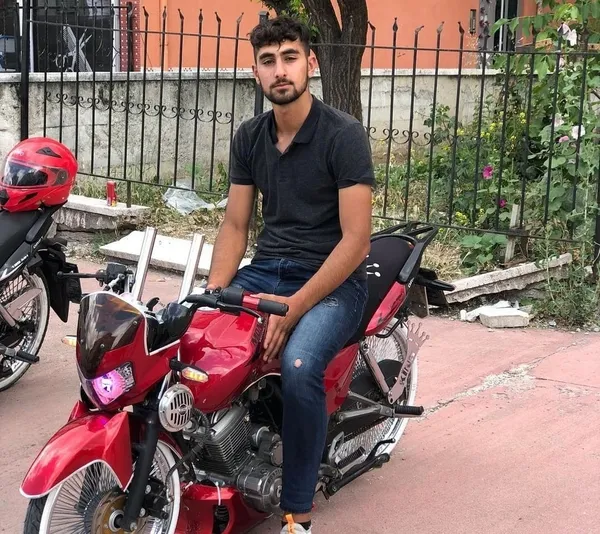 feci-kazada-5-kisi-hayatini-kaybetti-son-fotograflari-ortaya-cikti-1631513119271.jpg Feci kazada 5 kişi hayatını kaybetti! Son fotoğrafları ortaya çıktı - 3