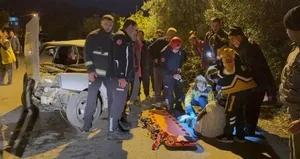 Antalya’da korkunç kaza: Otomobil hurdaya döndü