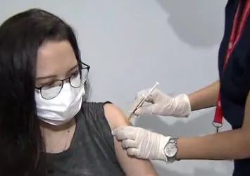 Son dakika: BioNTech aşısı uygulanmaya başlandı! Kim hangi aşıyı seçmeli? BioNTech aşısı mı Sinovac mı?