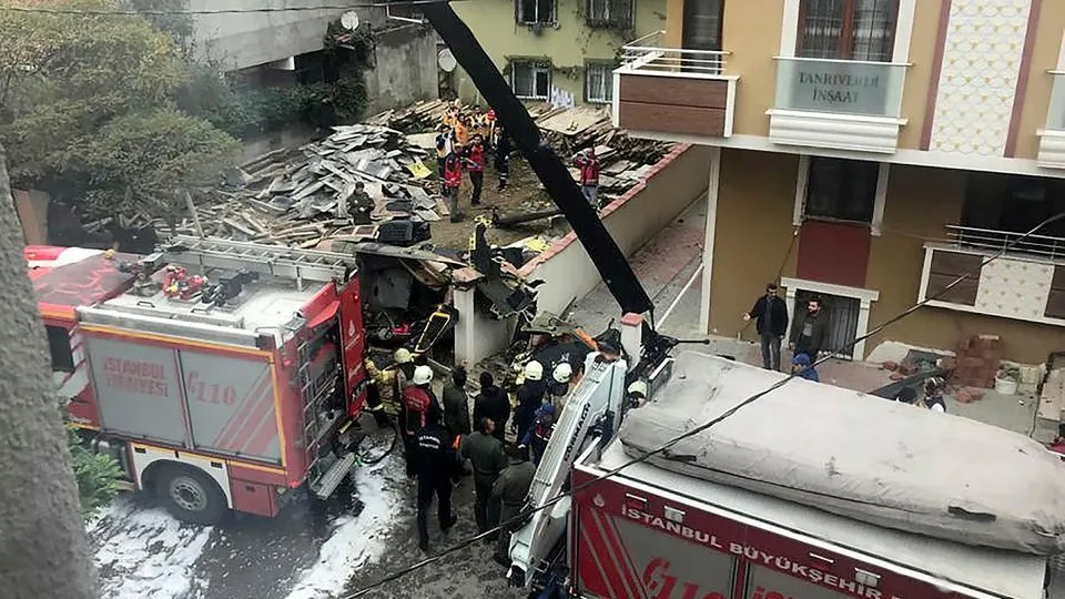 A Haber, İstanbul’da düşen askeri helikopteri görüntüledi