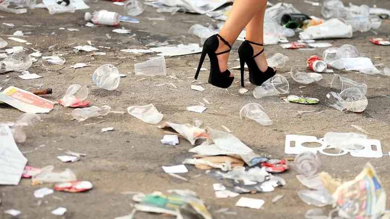 Fransa'dan bütün plastik bardak ve tabaklara yasak! - 1
