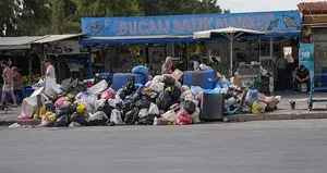 Buca’da her köşe başı çöp yığınıyla doldu