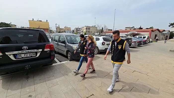 1712133254599.jpeg Adana'da akılalmaz hırsızlık! Altın dolu çantayı yeğenine çaldırdı - 2