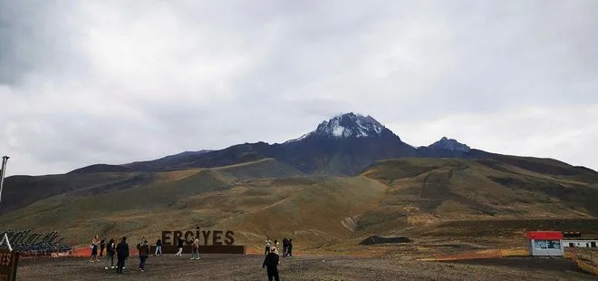 Erciyes yeniden beyaza büründü