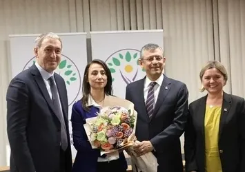 Kirli ittifak bir kez daha günyüzünde! DEM'li Gülistan Kılıç'tan itiraf: CHP ile ilişkisi olan partiyiz | A Haber'de bombardıman: Mızrak çuvala sığmıyor