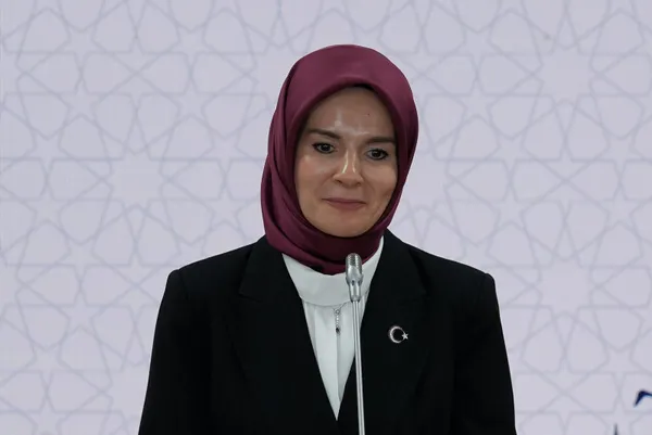 aile-ve-sosyal-hizmetler-bakani-mahinur-ozdemir-goktas-aile-vizyon-belgesi-icin-tarih-verdi-1715081543690.jpg Aile ve Sosyal Hizmetler Bakanı Mahinur Özdemir Göktaş Aile vizyon belgesi için tarih verdi! - 2