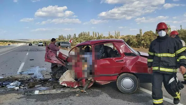 1632164255337.jpg Kütahya'da iki otomobil kafa kafaya çarpıştı! İki kişi öldü iki kişi yaralandı - 2