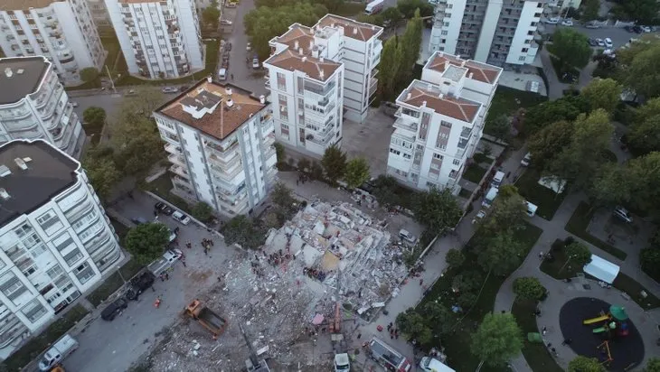 Depremin merkez üssünde dikkat çeken kare!