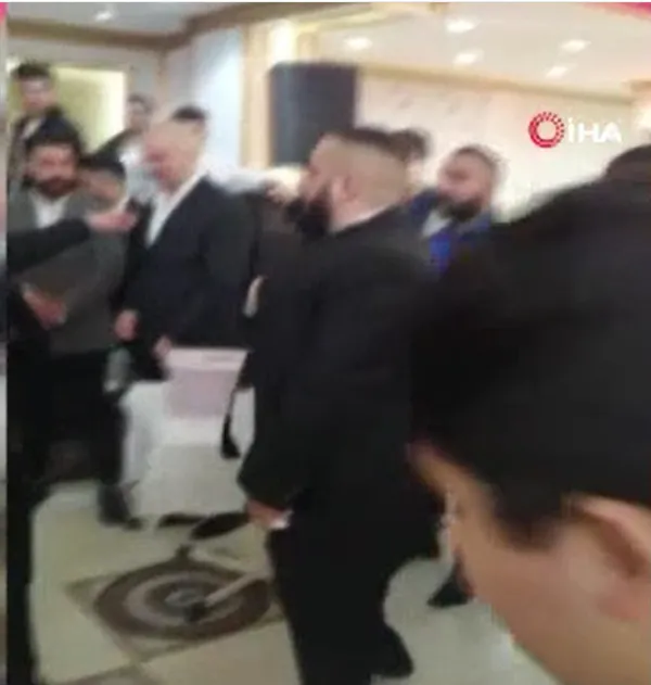 yeni-evlenen-cifte-tuhaf-taki-gelinin-surati-dustu-1638861051263.jpg Yeni evlenen çifte tuhaf takı! Gelinin suratı düştü - 1