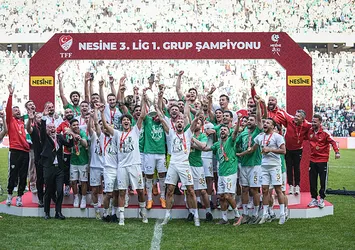 Bursaspor şampiyonluk kupasını kaldırdı! Başkan Erdoğan'dan tebrik mesajı