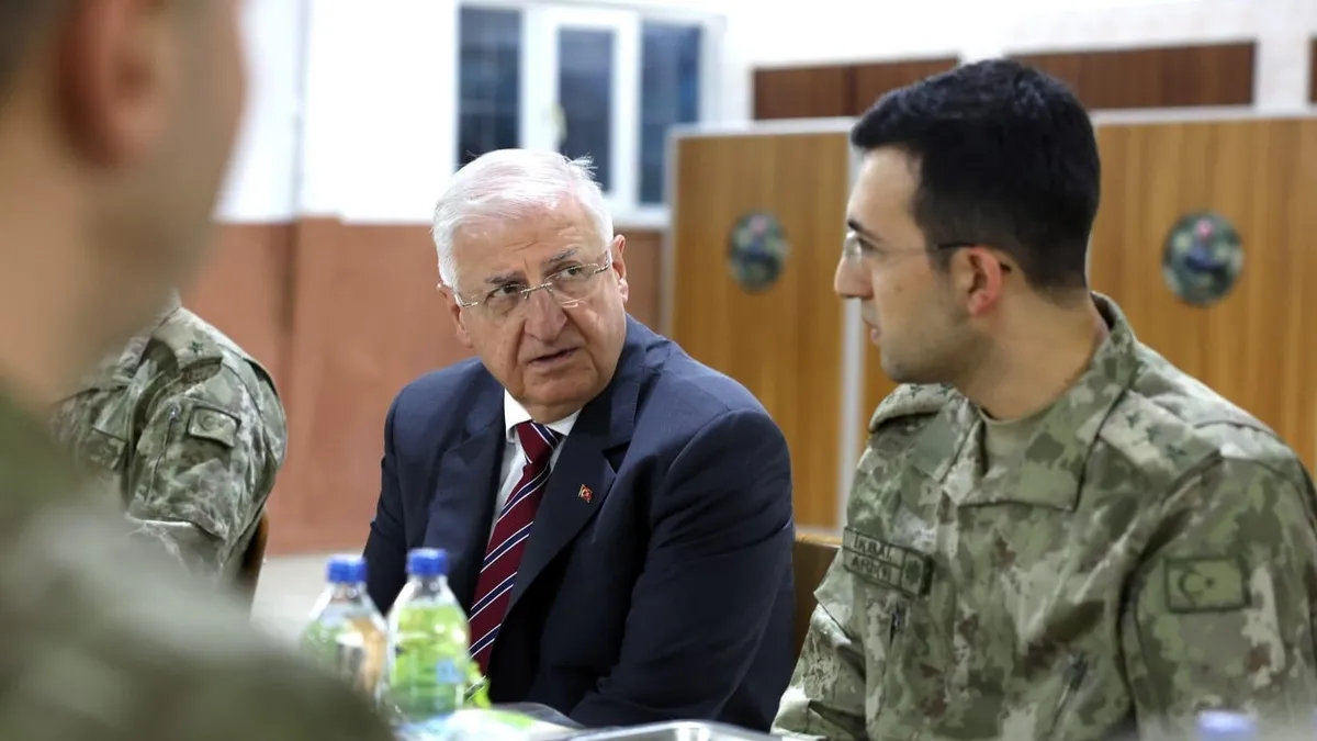 Bakan Güler Şanlıurfa'da askerlerle iftar yaptı