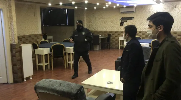 oyun-oynarken-yakalandilar-cenazemiz-vardi-dediler-1607323815980.jpg Oyun oynarken yakalandılar! 'Cenazemiz vardı' dediler - 4