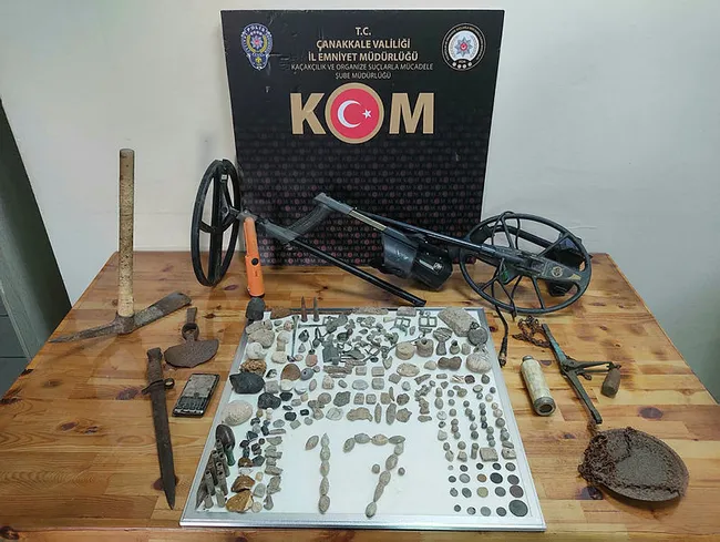 Çanakkale’de tarihi eser operasyonu: 283 obje ele geçirildi