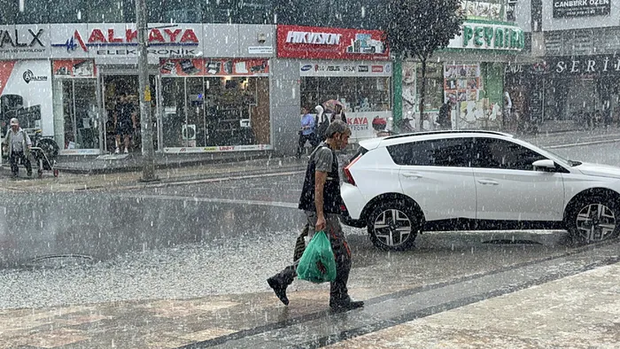 1720764718491.jpg Meteoroloji'den yeni uyarı geldi! Sıcak havalar sonrası sağanak yağış sürecek! İstanbul Ankara İzmir hava durumu... - 1
