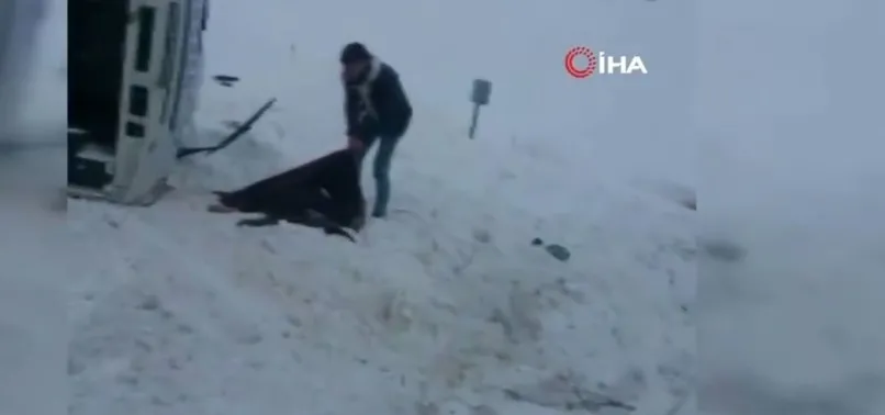 Son dakika: Erzurum'da halk otobüsü devrildi!