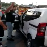 İstanbulda trafikte kadına saldırdı! Otomobilin üzerine çıkıp...