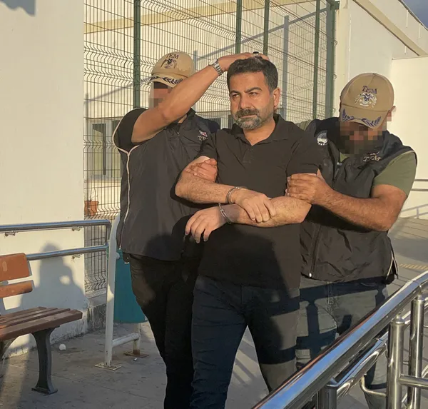 chpli-seyhan-belediyesine-pkk-operasyonu-1656325791244.jpg CHP'li Seyhan Belediyesi'ne 'PKK' operasyonu - 5