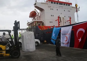 Türkiye'den Somali'ye 13 bin tonluk insani yardım