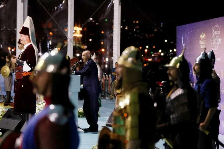 İstanbul´un fethinin 565. yıldönümü görkemli bir törenle kutlandı