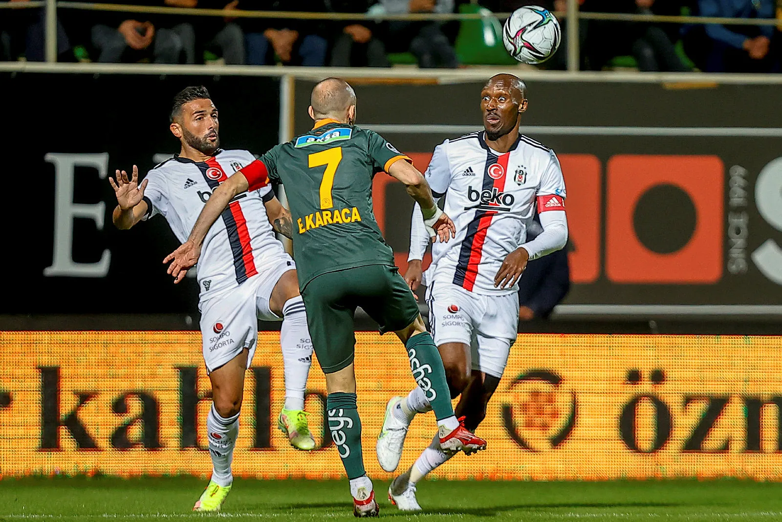 Alanyaspor'un Beşiktaş'a attığı gol VAR'a takıldı! İşte o pozisyon