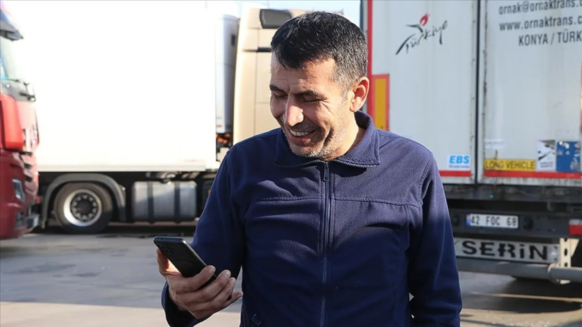 Kapıkule'de sırada bekleyen tır şoförleri bayrama ailelerinden uzakta girdi