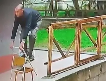 ankarada-bir-garip-hirsiz-taytlari-koklayip-calan-sapiga-cinsel-tacizden-suc-duyurusu-1651579435945.jpg Ankara’da bir garip hırsız! Taytları koklayıp çalan sapığa cinsel tacizden suç duyurusu - 1