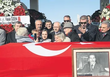 Cenazede Kılıçdaroğlu ile selfie çektiler!