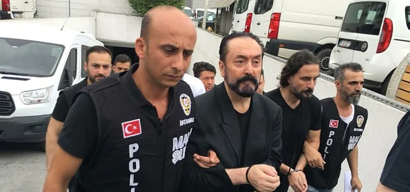 Adnan Oktar davasında tutuklu sanıklar suçlamaları kabul etmedi