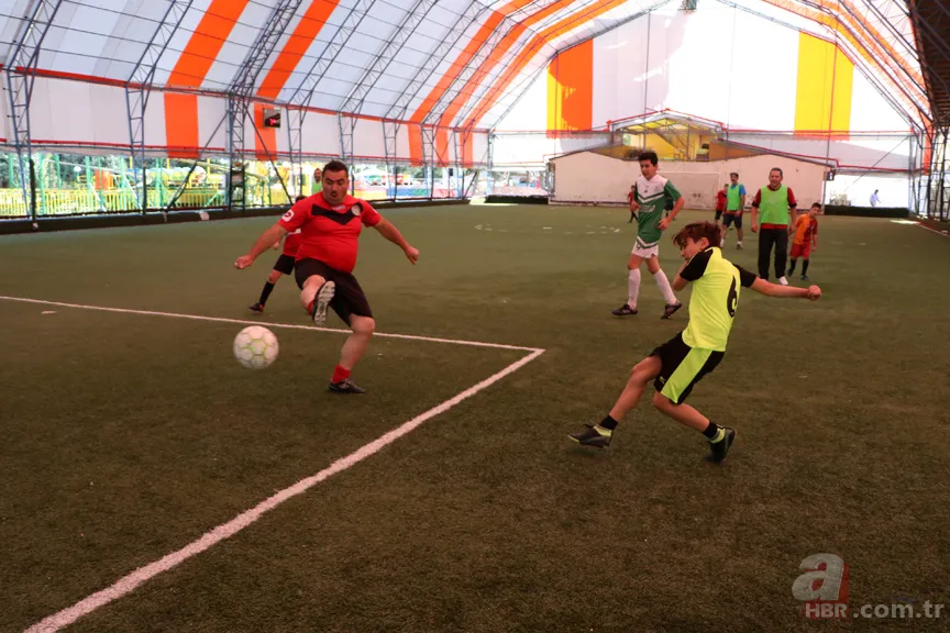 Detaylar belli oldu! Halı sahalar açıldı mı? 2021 Halı sahalar ne zaman, hangi illerde açılacak? Kaça kadar açık? 6