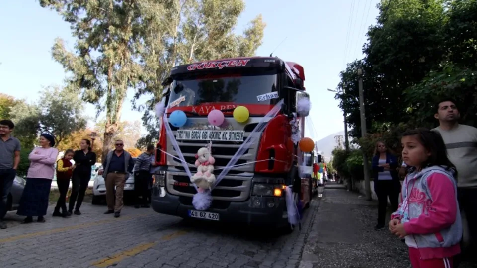 TIR'ı gelin arabası yaptıran aşk