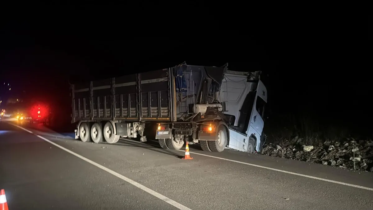 Zonguldak'ta yolun karşısına geçerken tırın çarptığı yaşlı adam hayatını kaybetti