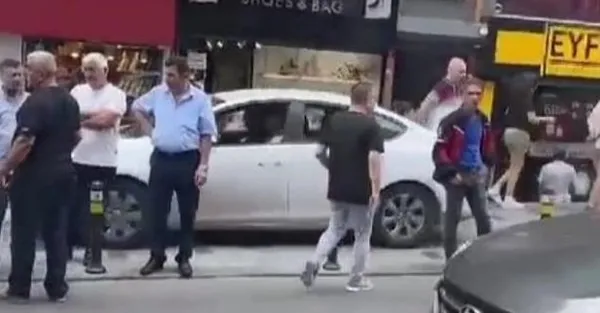 Ekrem İmamoğlu ve ’hizmet’ kelimesi uyuşmuyor! İstanbullu vatandaş canından bezdi! Bakırköy’de 4 yıldır tamamlanamayan kaldırımlar...