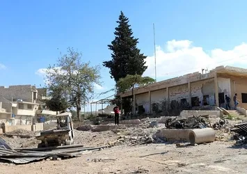 Suriye rejimi sivil savunma merkezini bombaladı