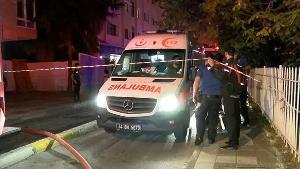 1692594059206.jpeg Kadıköy'de can pazarı! Alevler daireyi sardı, karı koca balkondan atladı: 1 ölü, 2 yaralı - 4