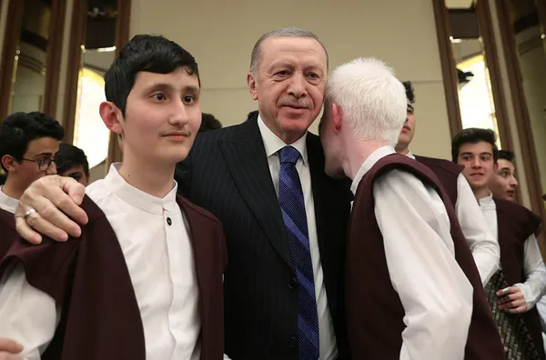 baskan-erdogandan-egitimcilerle-duzenlenen-iftar-programinda-son-dakika-aciklamalari-1649368100967.jpg Başkan Erdoğan'dan eğitimcilerle düzenlenen iftar programında son dakika açıklamaları - 6