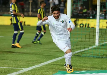 Fener Akhisar'da yıkıldı