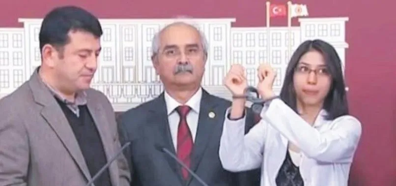 CHP'li Ağbaba Diyarbakır'da polis oğlu için nöbet tutan anneye dil uzattı
