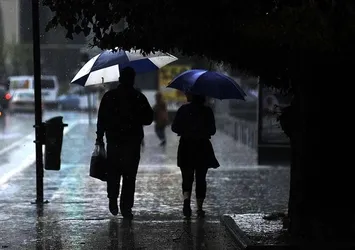 Yaz ortasında yağmur sürprizi! İstanbul'da sağanak yağış bekleniyor