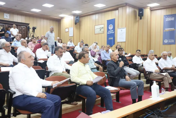 Akdeniz Belediye Meclisi’nde HDP’lilerden İstiklal Marşı provokasyonu! CHP’liler Öcalan propagandasına sessiz kaldı