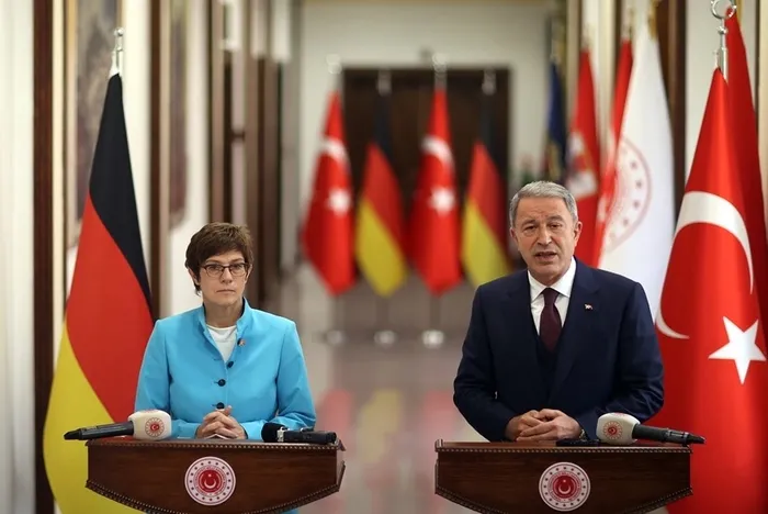 Son dakika: Bakan Hulusi Akar’dan Almanya’ya net mesaj! PKK eşittir YPG!