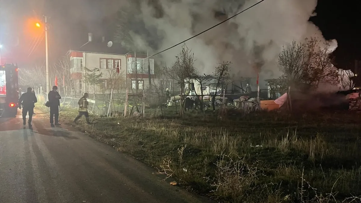 Zihinsel engelli kardeşlerin kaldığı evde yangın! Tek katlı yapı kullanılamaz hale geldi