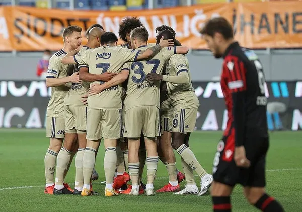 bunun-adi-takim-oyunu-fenerbahcede-9-haftalik-periyotta-goller-ve-asistler-tum-takima-yayildi-1606086818392.jpeg Bu bir takım oyunu! Fenerbahçe'de goller ve asistler tüm takıma yayıldı - 1