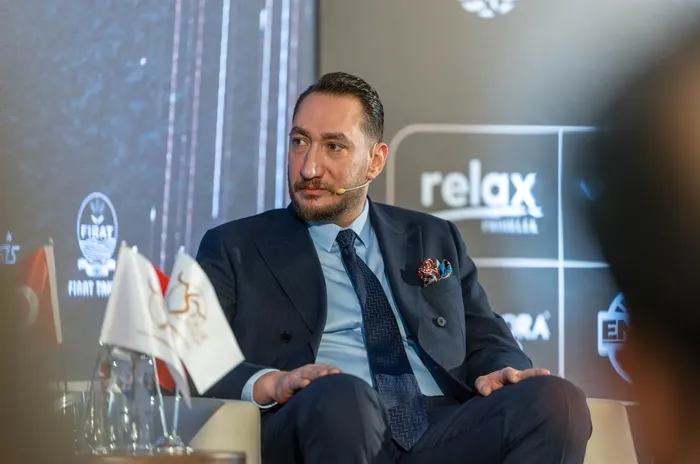 firat-life-style-7-sektorde-kurdugu-yapiyla-10-milyar-dolarlik-hacmi-geride-birakti-1769538700889.jpg Fırat Life Style 7 sektörde kurduğu yapıyla 10 milyar dolarlık hacmi geride bıraktı