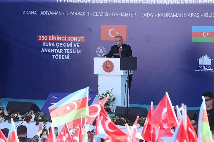 Kahramanmaraş’ta deprem konutlarını teslim töreni! Başkan Erdoğan ve Aliyev’den kardeşlik vurgusu