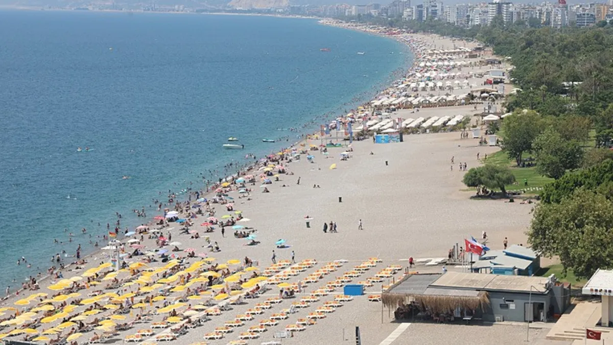 Antalya'da aşırı sıcak ve yüksek nem bunalttı