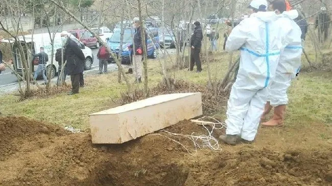 Koronavirüsten ölen adamın cenazesi karıştı! Bütün aile karantinaya alındı - 3